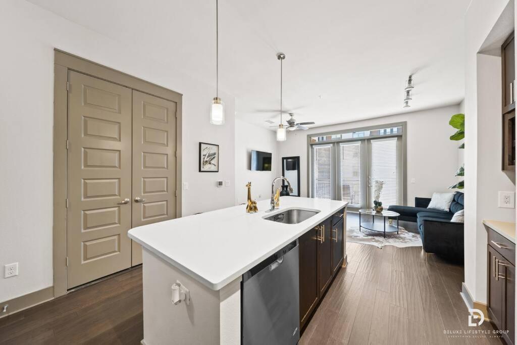 Downtown Houston Deluxe King Suite With Spa Amenities, Pool And Free Parking Zewnętrze zdjęcie
