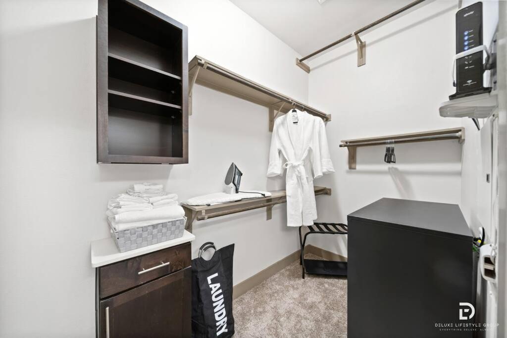 Downtown Houston Deluxe King Suite With Spa Amenities, Pool And Free Parking Zewnętrze zdjęcie