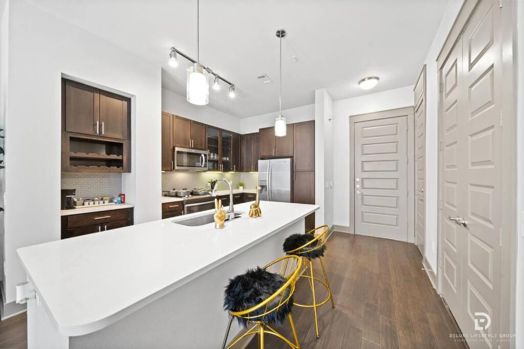 Downtown Houston Deluxe King Suite With Spa Amenities, Pool And Free Parking Zewnętrze zdjęcie